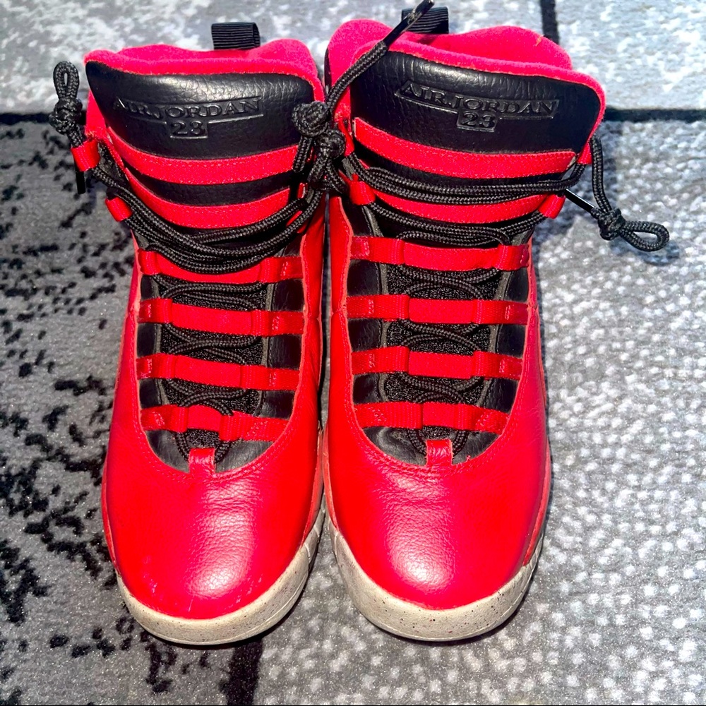 Jordan 10 Retro Bulls Over Broadway Sneakers SIZE 7Y